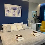 Апартаменти Sas & *